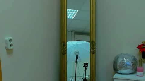 Snapshot of almafancy chatting on 02/13/25, 12:32 Alma online show from 02/13/25, 12:32