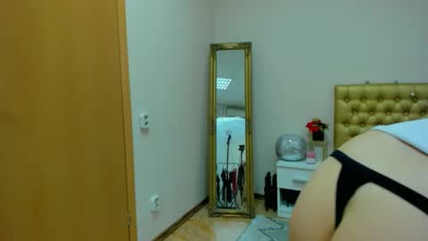 Snapshot of almafancy chatting on 02/19/25, 11:38 Alma online show from 02/19/25, 11:38