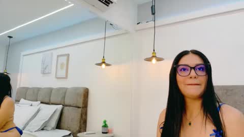 Snapshot of almarose_1 chatting on 05/30/26, 01:19 alma online show from 05/30/26, 01:19