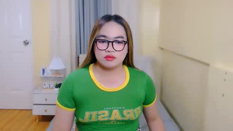 Snapshot of almirablont13 chatting on 03/27/26, 12:38 Almira online show from 03/27/26, 12:38