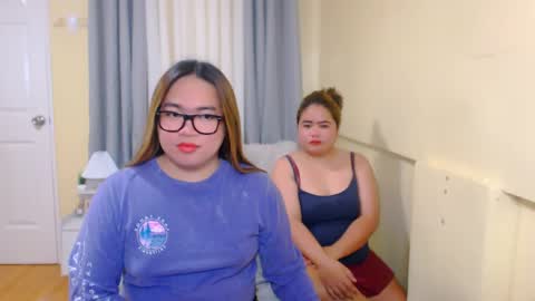 Snapshot of almirablont13 chatting on 04/23/26, 02:13 Almira online show from 04/23/26, 02:13