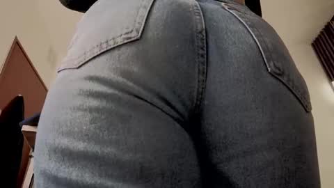 Snapshot of almma_ chatting on 09/11/25, 02:39 ALMMA online show from 09/11/25, 02:39