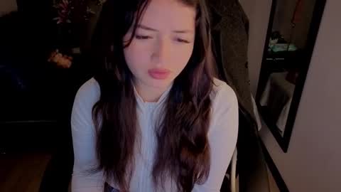 Snapshot of almma_ chatting on 10/15/25, 01:22 ALMMA online show from 10/15/25, 01:22