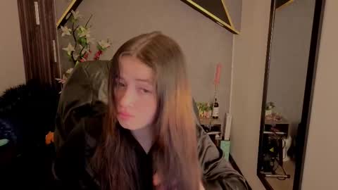 Snapshot of almma_ chatting on 10/18/25, 03:57 ALMMA online show from 10/18/25, 03:57