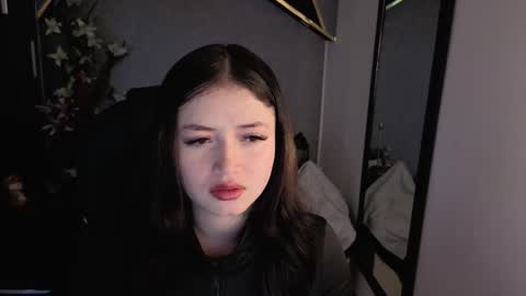 Snapshot of almma_ chatting on 11/05/25, 01:44 ALMMA online show from 11/05/25, 01:44