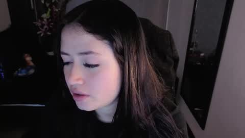 Snapshot of almma_ chatting on 11/06/25, 01:23 ALMMA online show from 11/06/25, 01:23
