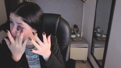 Snapshot of almma_ chatting on 11/13/25, 01:54 ALMMA online show from 11/13/25, 01:54