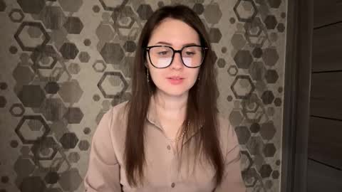 Snapshot of almostinnocent_ chatting on 09/26/25, 10:14 Anna online show from 09/26/25, 10:14