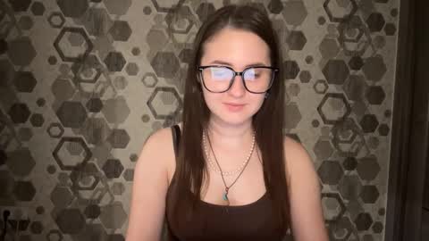 Snapshot of almostinnocent_ chatting on 09/28/25, 09:20 Anna online show from 09/28/25, 09:20