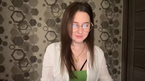 Snapshot of almostinnocent_ chatting on 10/03/25, 10:07 Anna online show from 10/03/25, 10:07