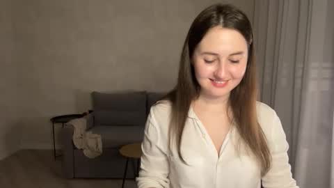 Snapshot of almostinnocent_ chatting on 10/17/25, 09:28 Anna online show from 10/17/25, 09:28