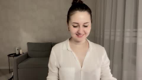 Snapshot of almostinnocent_ chatting on 11/15/25, 01:36 Anna online show from 11/15/25, 01:36