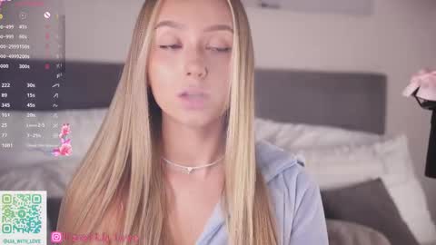 Snapshot of alodiaacomb chatting on 09/10/25, 03:28 Lia online show from 09/10/25, 03:28