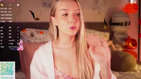 Snapshot of alodiaacomb chatting on 10/21/25, 01:17 Lia online show from 10/21/25, 01:17