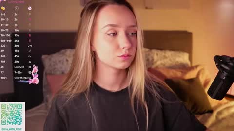 Snapshot of alodiaacomb chatting on 12/02/25, 03:23 Lia online show from 12/02/25, 03:23