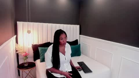 Snapshot of alondra_adams_ chatting on 05/19/26, 11:38 Alondra online show from 05/19/26, 11:38