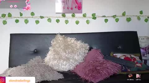 Snapshot of alondra_darling chatting on 12/13/25, 09:09 Alondra Darling online show from 12/13/25, 09:09