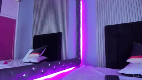 Snapshot of alondra_tits chatting on 11/27/25, 01:02 alondra_tits online show from 11/27/25, 01:02