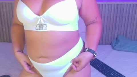 alondra_x0x0 online show from 05/16/26, 12:48
