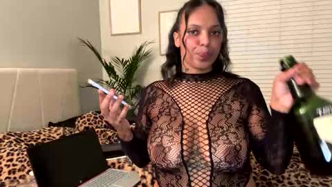Snapshot of alongcamelexy chatting on 09/25/25, 01:53 alongcamelexy online show from 09/25/25, 01:53