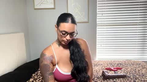 Snapshot of alongcamelexy chatting on 10/10/25, 07:13 alongcamelexy online show from 10/10/25, 07:13