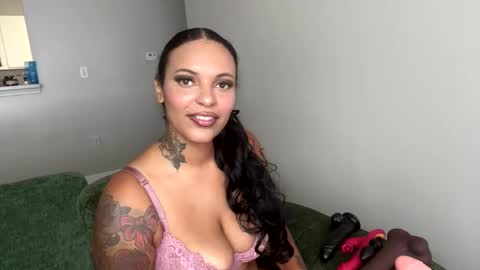Snapshot of alongcamelexy chatting on 10/14/25, 03:24 alongcamelexy online show from 10/14/25, 03:24