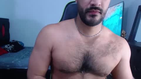 Snapshot of alonxoo chatting on 12/18/24, 04:31 alonxoo online show from 12/18/24, 04:31