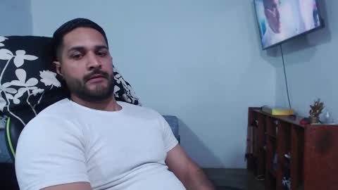 Snapshot of alonxoo chatting on 09/14/25, 01:27 alonxoo online show from 09/14/25, 01:27