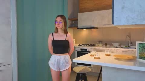 Alorena online show from 12/17/25, 04:13