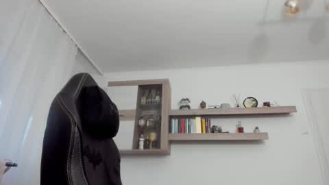 Snapshot of alphaboyfun chatting on 11/14/25, 02:16 Andi online show from 11/14/25, 02:16