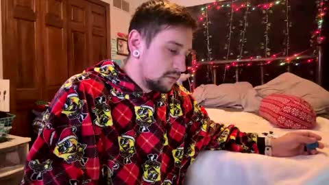 Snapshot of alphadomcole chatting on 12/19/25, 09:38 alphadomcole online show from 12/19/25, 09:38