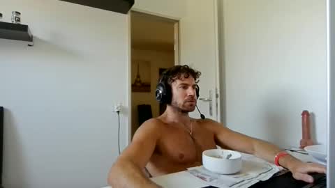 Snapshot of alphah_hunk chatting on 05/08/26, 10:42 alphah_hunk online show from 05/08/26, 10:42