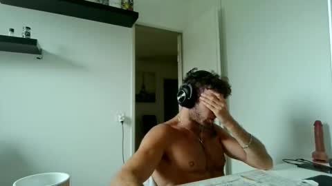 Snapshot of alphah_hunk chatting on 05/10/26, 10:42 alphah_hunk online show from 05/10/26, 10:42