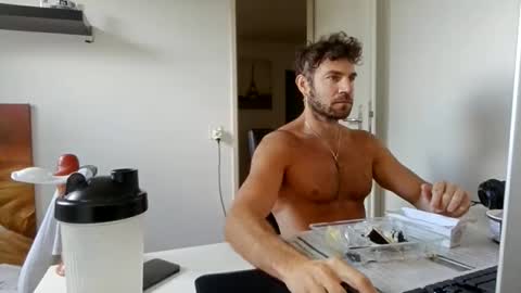 Snapshot of alphah_hunk chatting on 05/17/26, 10:00 alphah_hunk online show from 05/17/26, 10:00