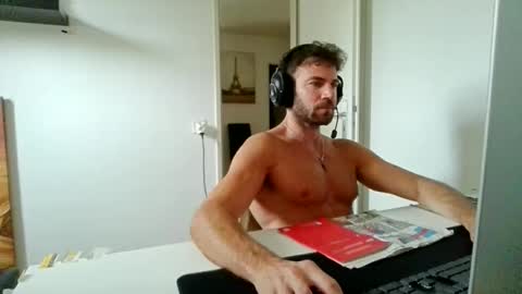 Snapshot of alphah_hunk chatting on 06/09/26, 09:32 alphah_hunk online show from 06/09/26, 09:32