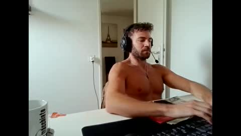 Snapshot of alphah_hunk chatting on 06/10/26, 09:41 alphah_hunk online show from 06/10/26, 09:41