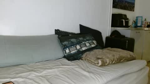 alphahung23 online show from 12/17/25, 06:19