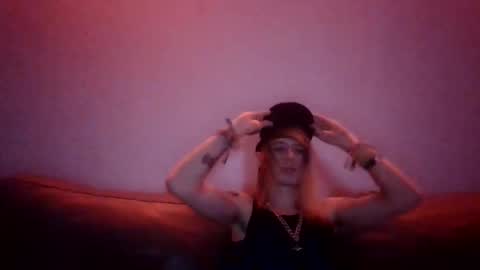 Snapshot of altboy010 chatting on 10/30/25, 06:52 altboy010 online show from 10/30/25, 06:52