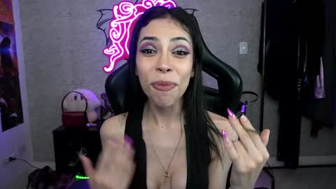 Snapshot of altsofie chatting on 12/08/24, 10:08 Sofie Kimino online show from 12/08/24, 10:08