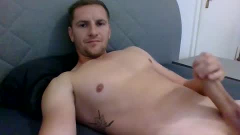 Snapshot of aluke95 chatting on 10/04/25, 08:34 aluke95 online show from 10/04/25, 08:34