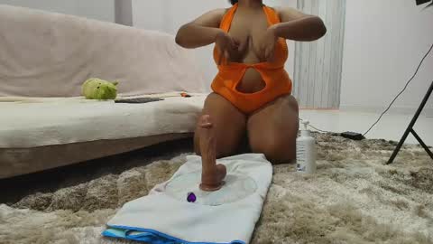 aluna_sm online show from 05/25/26, 04:57