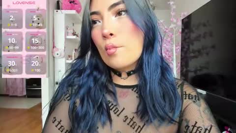 Snapshot of alwayslovely_mango chatting on 09/27/25, 06:46 Tell me Lorens online show from 09/27/25, 06:46