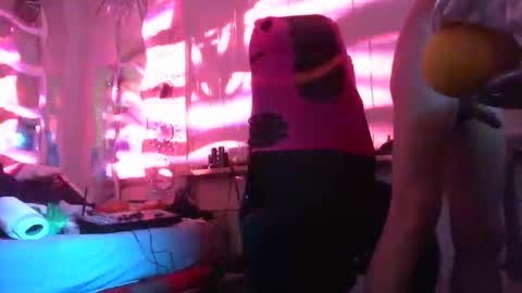 HoneyMelonGuy online show from 12/16/25, 05:01