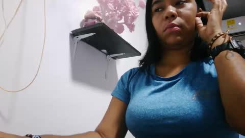 analia online show from 12/18/25, 05:24