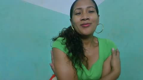Snapshot of alyahtah chatting on 06/27/26, 01:50 alyahtah online show from 06/27/26, 01:50