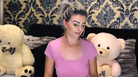 Snapshot of alyblonde chatting on 12/19/24, 03:41 aly online show from 12/19/24, 03:41