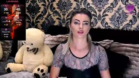 Snapshot of alyblonde chatting on 12/28/24, 05:57 aly online show from 12/28/24, 05:57