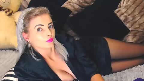 Snapshot of alyblonde chatting on 02/09/25, 02:07 aly online show from 02/09/25, 02:07