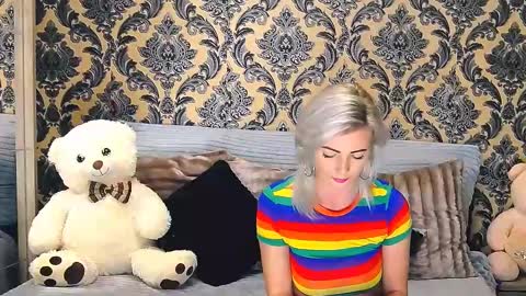 Snapshot of alyblonde chatting on 02/20/25, 01:40 aly online show from 02/20/25, 01:40