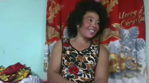 Snapshot of alypierette chatting on 11/01/25, 04:03 alypierette online show from 11/01/25, 04:03